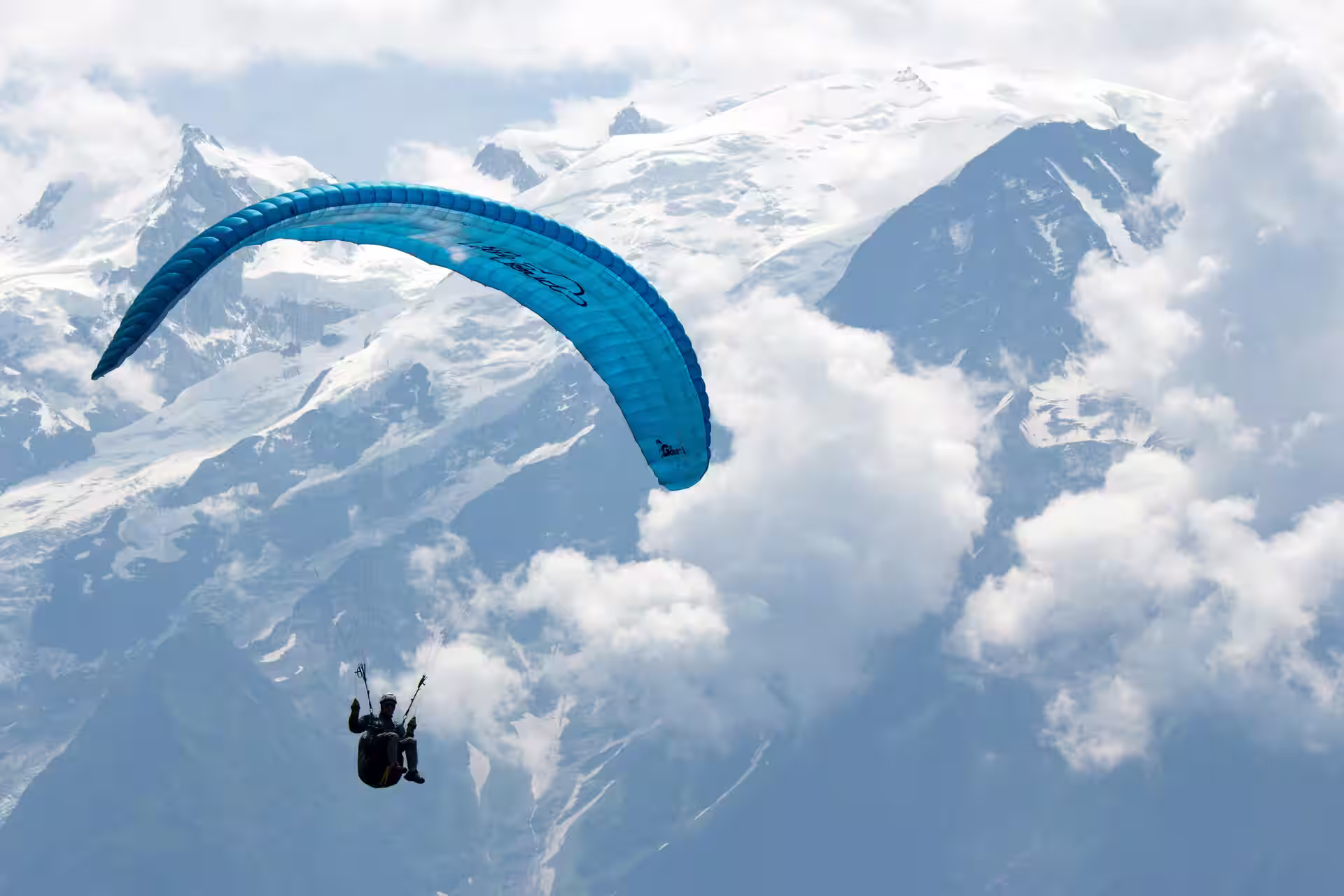 Paragliding in Auvergne-Rhône-Alpes, France – Best Spots & Local Tips