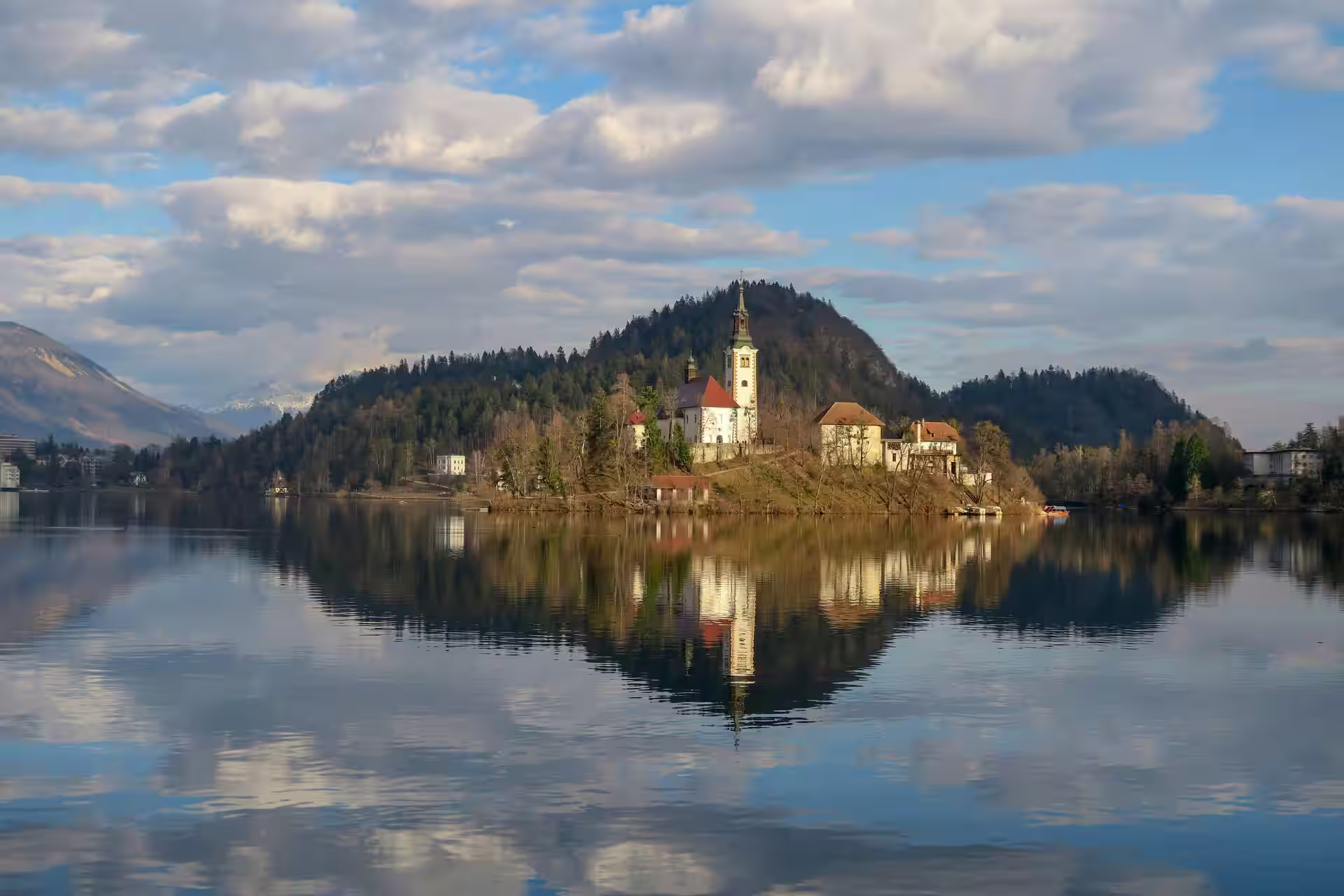 Kayaking in Gorenjska, Slovenia – Alpine Rivers, Glacial Lakes & Guided Adventures