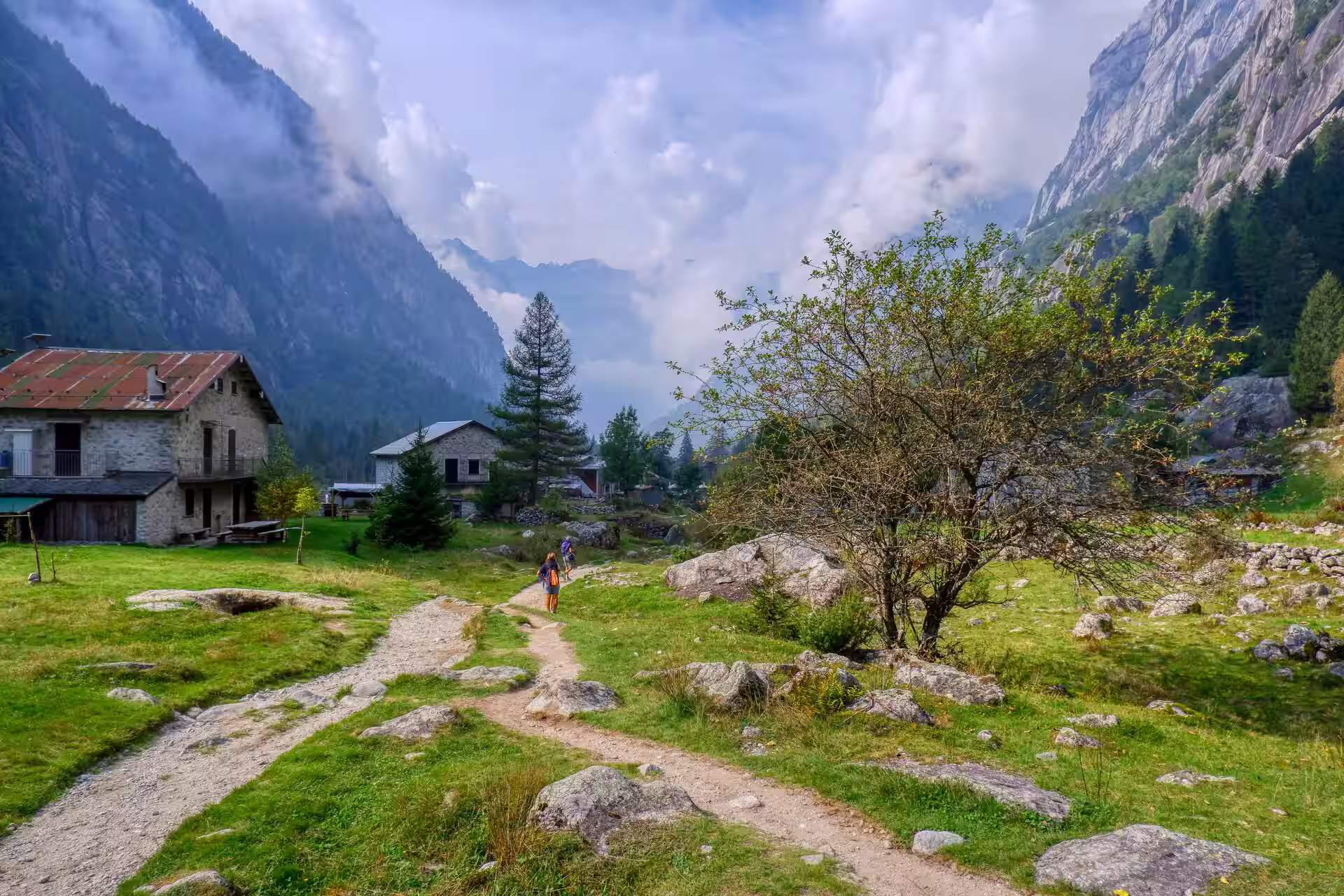 Hiking in Lombardy, Italy – Best Spots & Local Tips