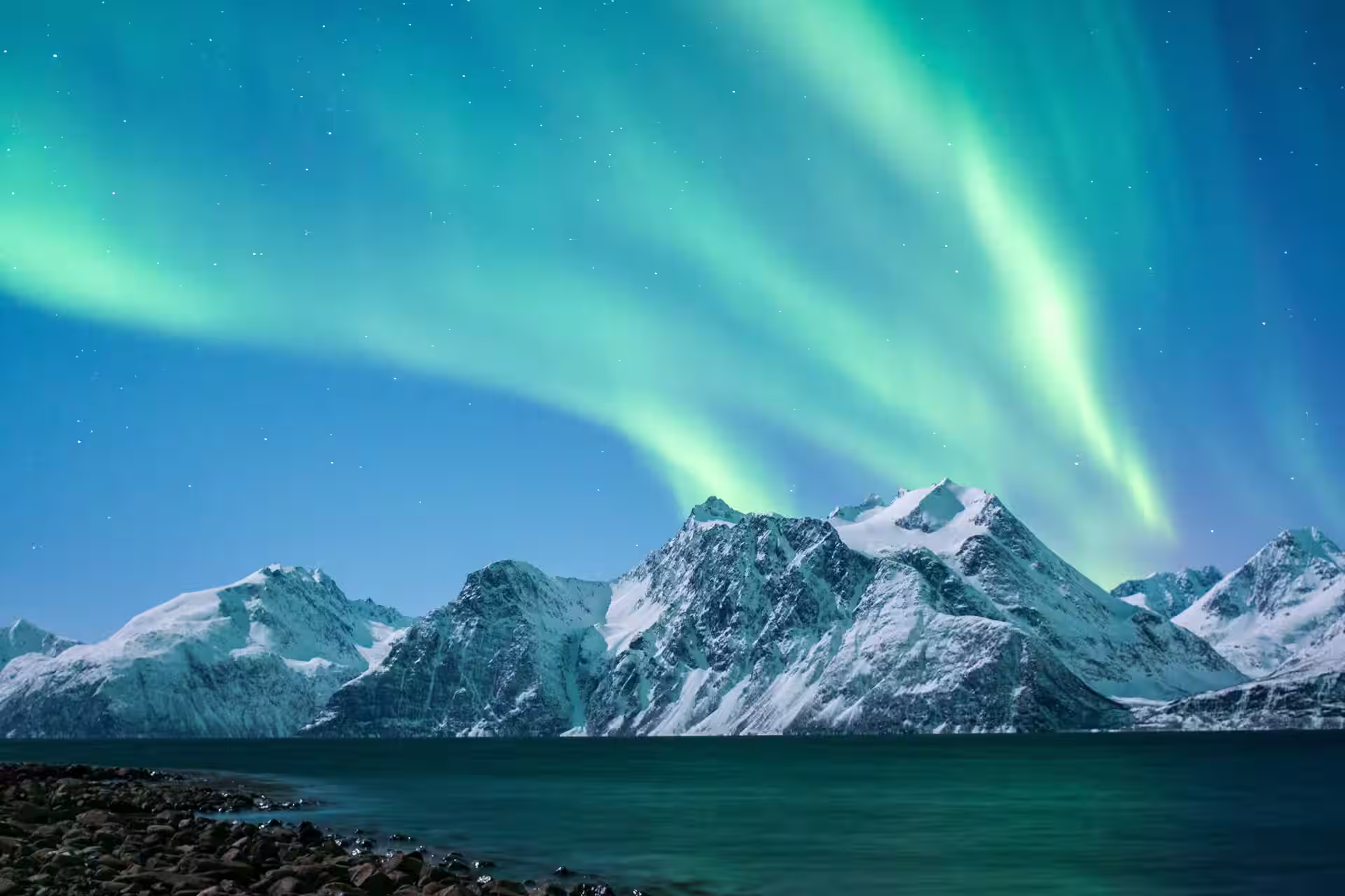 Northern Lights in Nordland, Norway – Chase the Aurora Across Arctic Fjords, Mountains & Forests