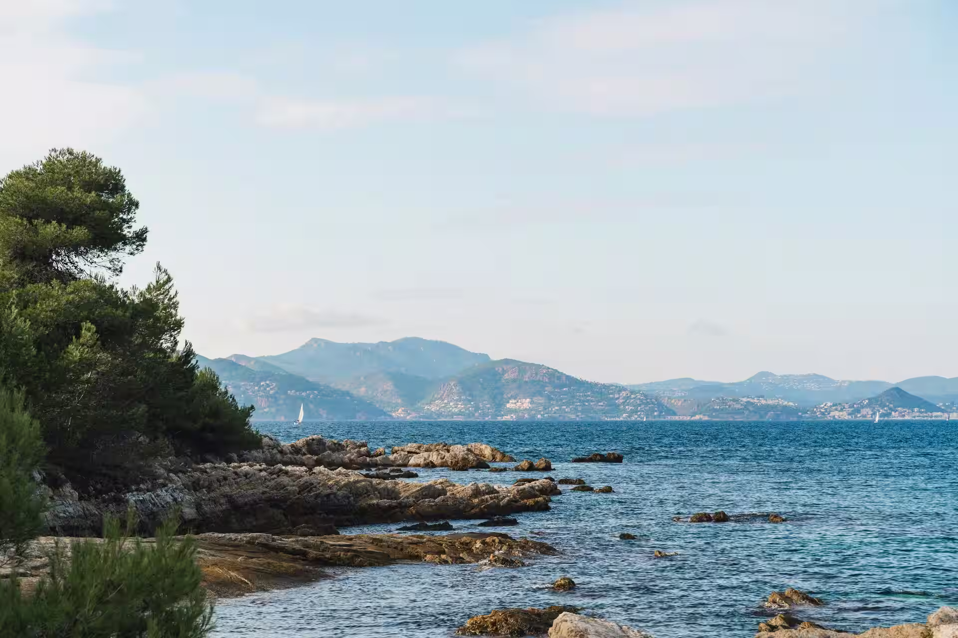 Sailing in Provence-Alpes-Côte d’Azur, France – Best Routes & Local Tips