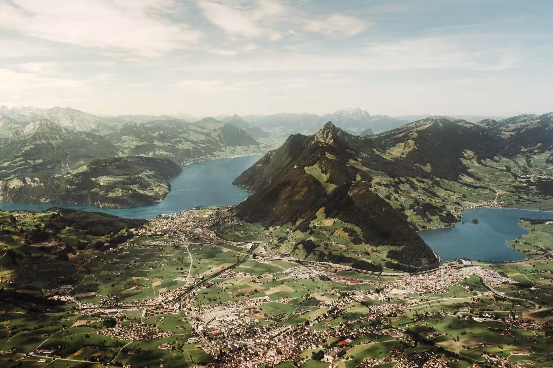 Paragliding in Schwyz, Switzerland – Best Spots & Local Tips