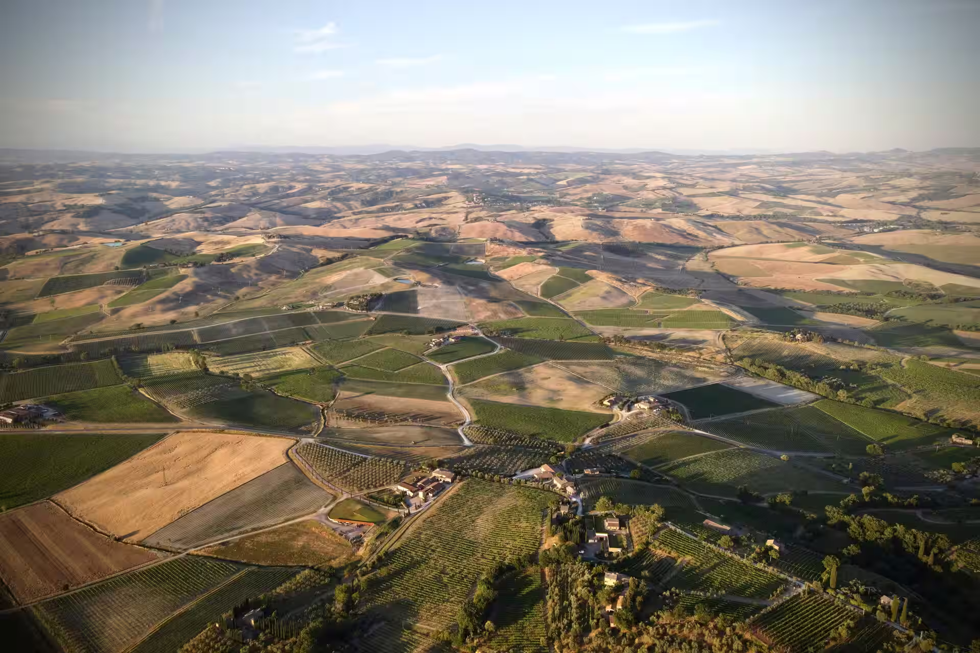 Paragliding in Tuscany, Italy – Best Spots & Local Tips