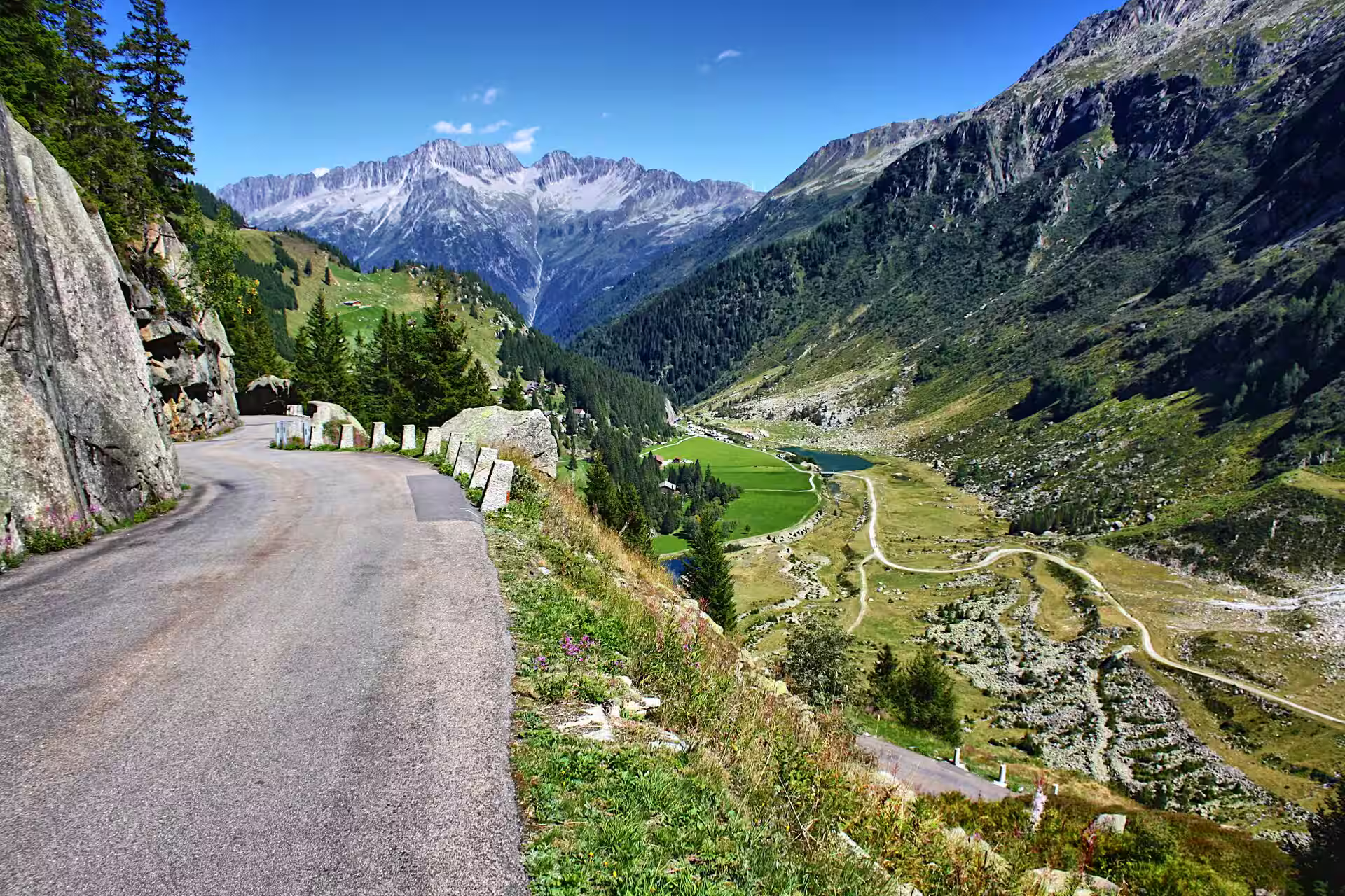 Road Cycling in Uri, Switzerland – Legendary Passes & Alpine Loops
