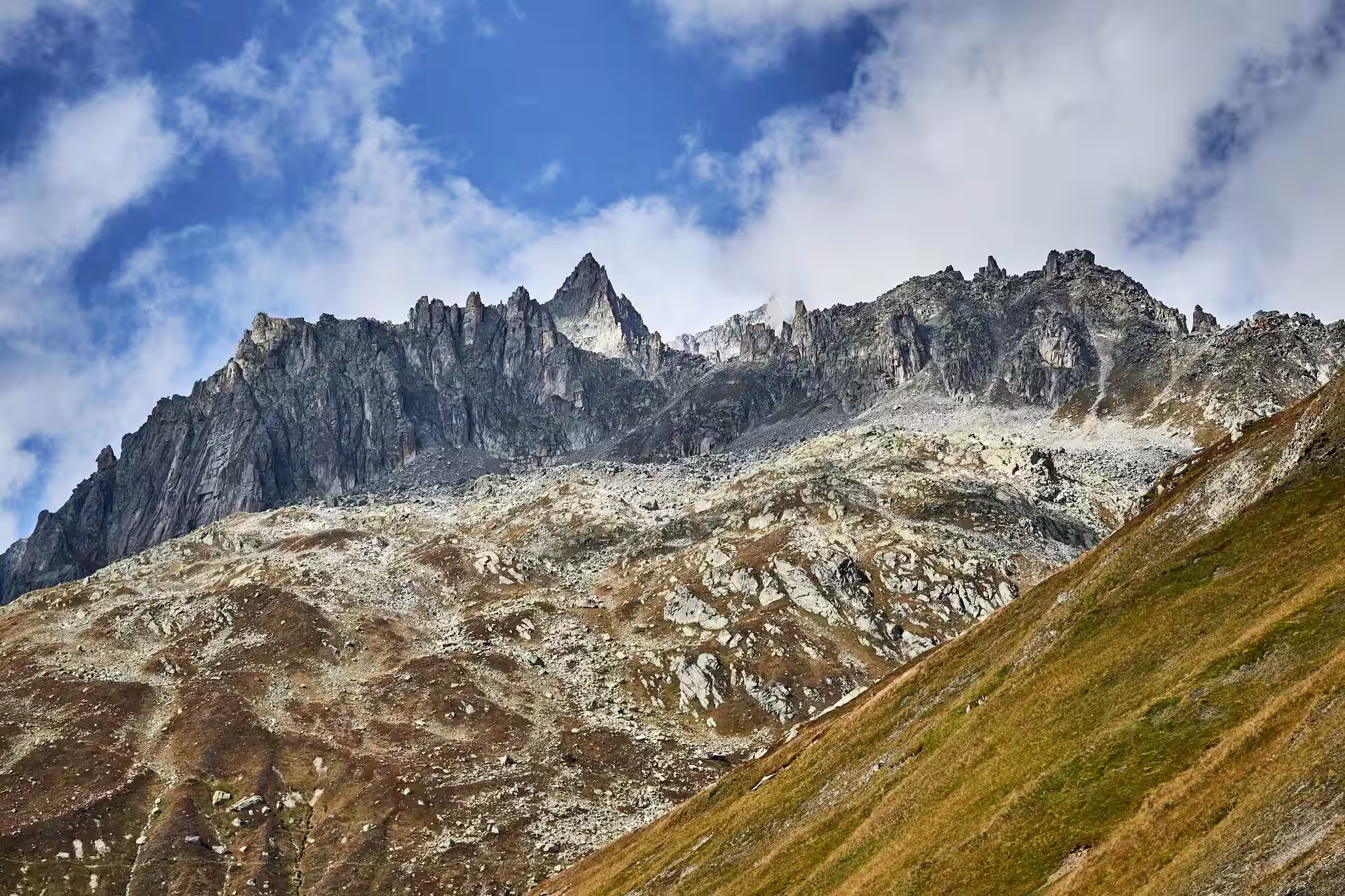 Rock Climbing in Valais, Switzerland – Granite Walls & Alpine Routes