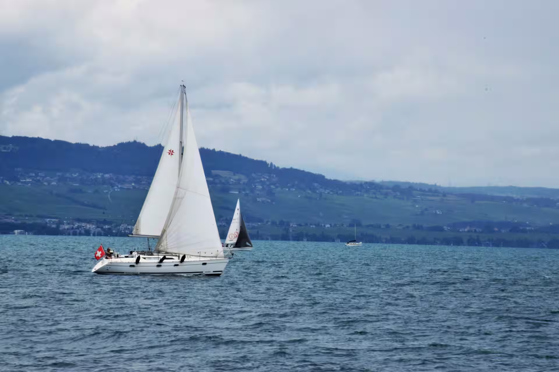 Sailing in Vaud, Switzerland – Glide Across Lake Geneva’s Calm Waters